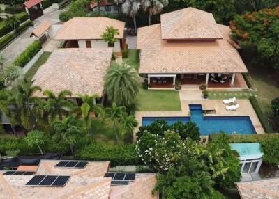 White Lotus 2: Luxury 5 Bedroom Pool Villa