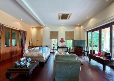 White Lotus 2: Luxury 5 Bedroom Pool Villa