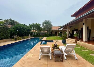 White Lotus 2: Luxury 5 Bedroom Pool Villa