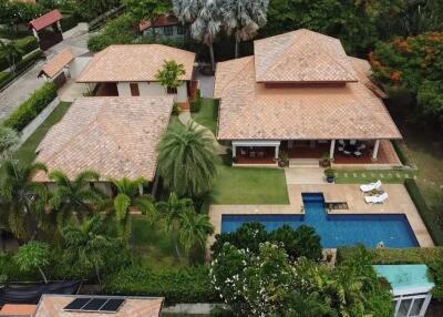 White Lotus 2: Luxury 5 Bedroom Pool Villa