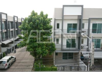 For Sale Town Home Baan Klang Muang Sukhumvit 77  178 sq.m, 3 bedroom