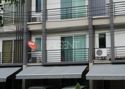 For Sale Town Home Baan Klang Muang Sukhumvit 77  178 sq.m, 3 bedroom