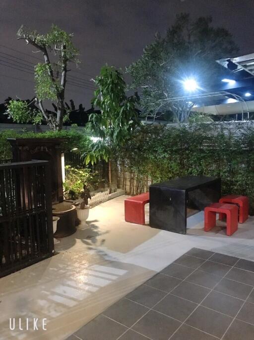 garden patio area with seating