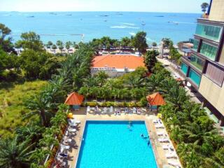 View of the swimming pool and surrounding greenery