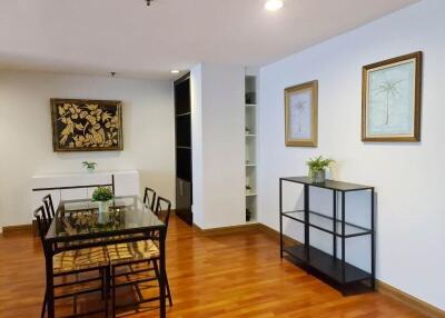 Modern dining area with wooden flooring