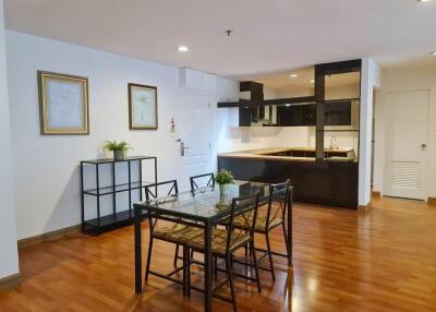 Bright and spacious living area with dining table and open kitchen