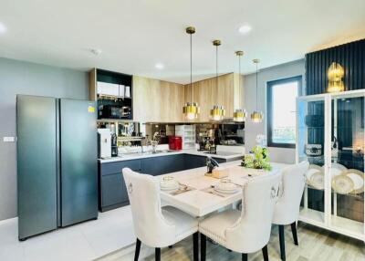 Modern kitchen with dining area