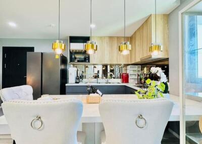 Modern kitchen with dining area