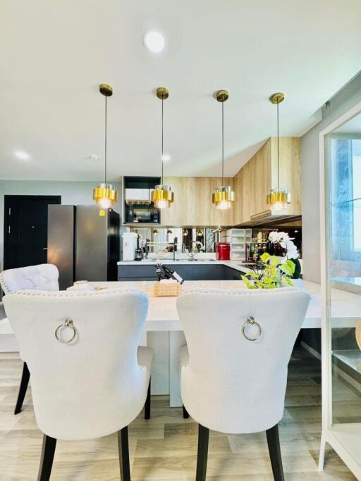 Modern kitchen with dining area