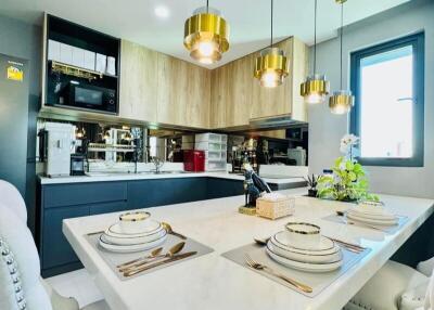 Modern kitchen with dining area