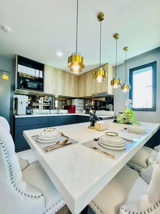 Modern kitchen with dining area