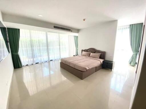 Newly Furnished 4-Bedroom Condo in Jomtien