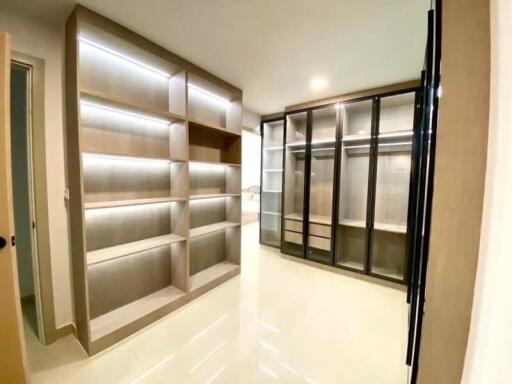 Newly Furnished 4-Bedroom Condo in Jomtien