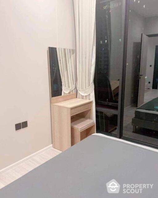 1-BR Condo at The Room Phayathai near ARL Ratchaprarop