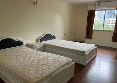 spacious bedroom with two single beds