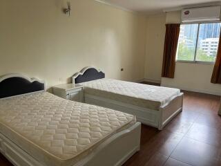 spacious bedroom with two single beds