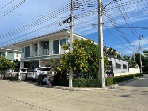 Two-story house with garden and parking space