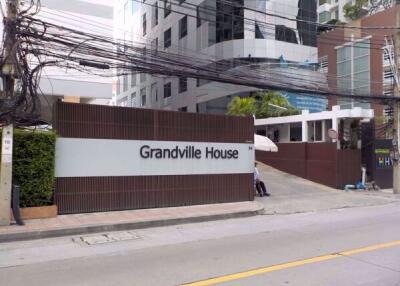 Entrance of Grandville House building