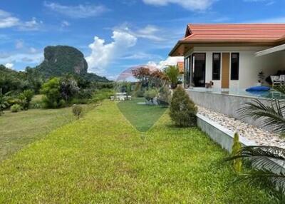 Pool villa with stunning mountains views