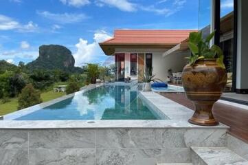 Pool villa with stunning mountains views