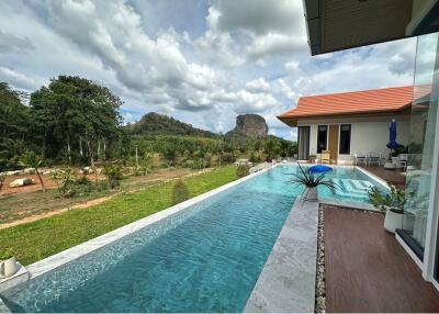 Pool villa with stunning mountains views