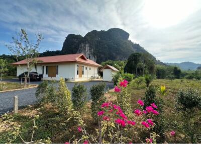 Pool villa with stunning mountains views