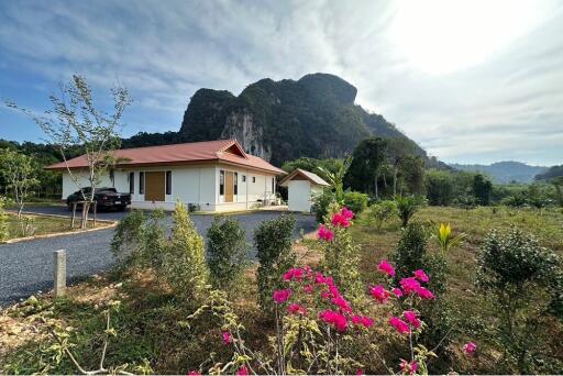 Pool villa with stunning mountains views