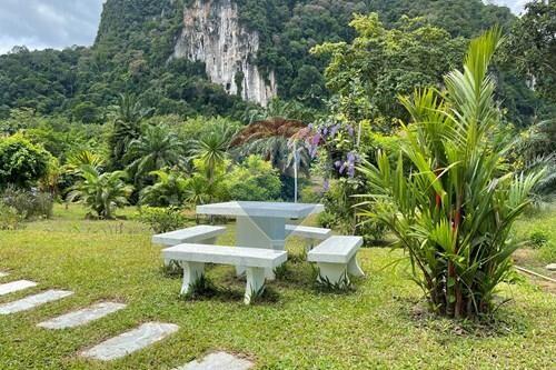 Pool villa with stunning mountains views