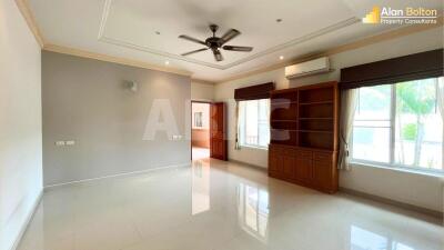 4 Bed 6 Bath in East Pattaya HS5368