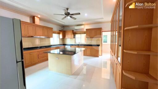 4 Bed 6 Bath in East Pattaya HS5368