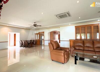 4 Bed 6 Bath in East Pattaya HS5368