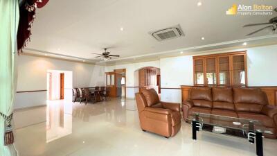 4 Bed 6 Bath in East Pattaya HS5368