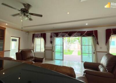 4 Bed 6 Bath in East Pattaya HS5368