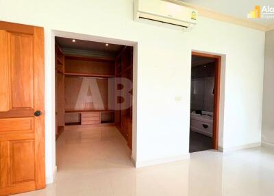 4 Bed 6 Bath in East Pattaya HS5368