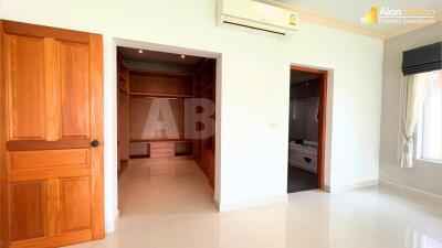 4 Bed 6 Bath in East Pattaya HS5368