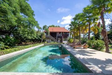 Luxury Thai Style Pool Villa : Saraphi