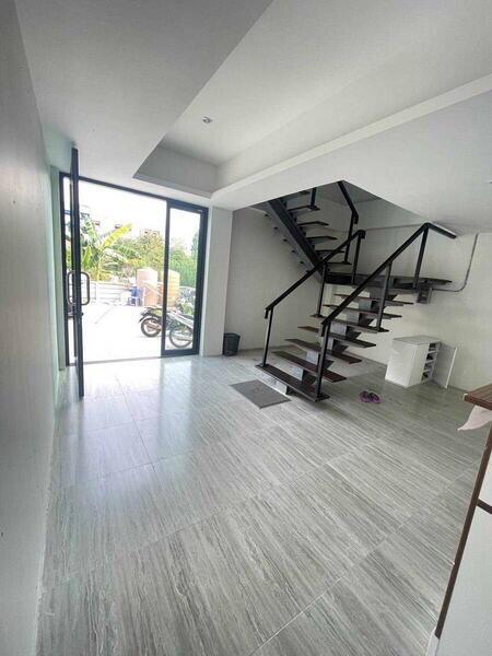 556 ตรม., 9 ห้องน้ำ สำนักงาน ราคา ฿ 9,300,000