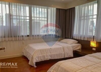 Modern 2 Bed Condo for Rent near BTS Phrom Phong, Sukhumvit - Prime Location!