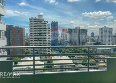 Modern 2 Bed Condo for Rent near BTS Phrom Phong, Sukhumvit - Prime Location!