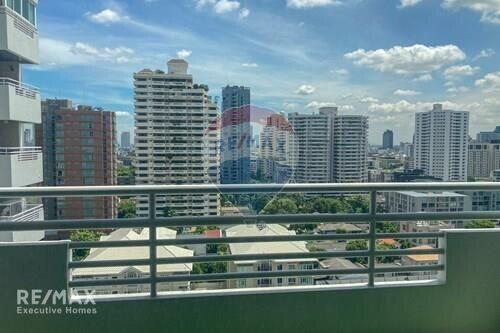 Modern 2 Bed Condo for Rent near BTS Phrom Phong, Sukhumvit - Prime Location!