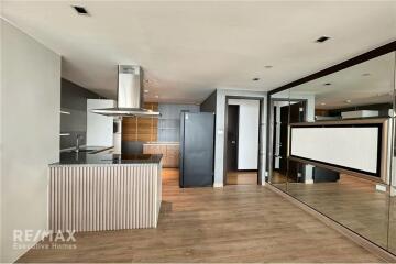 For Sale: Pet-Friendly 3-Bedroom  Maid Condo at Fullerton Sukhumvit near BTS Ekkamai - 7 Mins Walk