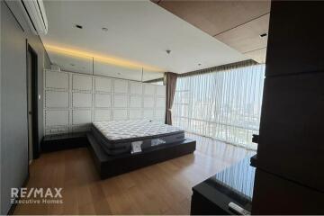 For Sale: Pet-Friendly 3-Bedroom  Maid Condo at Fullerton Sukhumvit near BTS Ekkamai - 7 Mins Walk