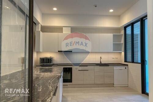 Luxurious 4 Bed Condo for Rent near BTS Thonglor Sukhumvit