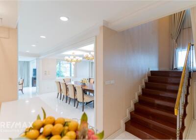 Luxurious 4 Bedroom Penthouse Condo with Exceptional Services in Sukhumvit 10