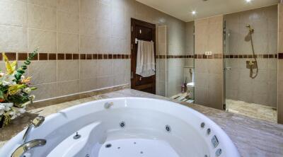 Spacious bathroom with a Jacuzzi tub, shower, and modern amenities