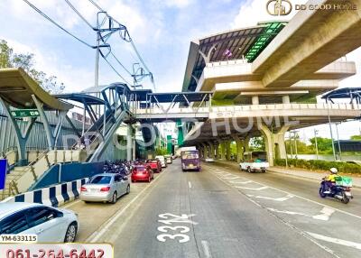 View of the street and surrounding infrastructure outside the property