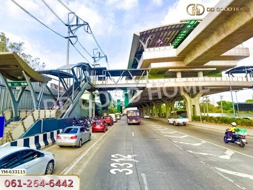 View of the street and surrounding infrastructure outside the property