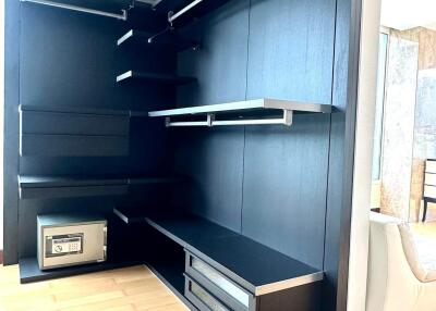 Spacious built-in closet with shelves and drawers