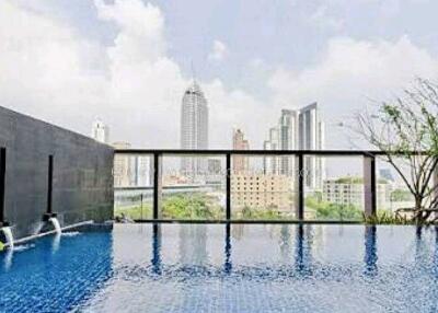 Outdoor infinity pool with city skyline view