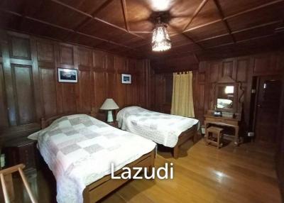 Thai Traditional House in the Central of Chiangmai, 5 bedrooms for SALE